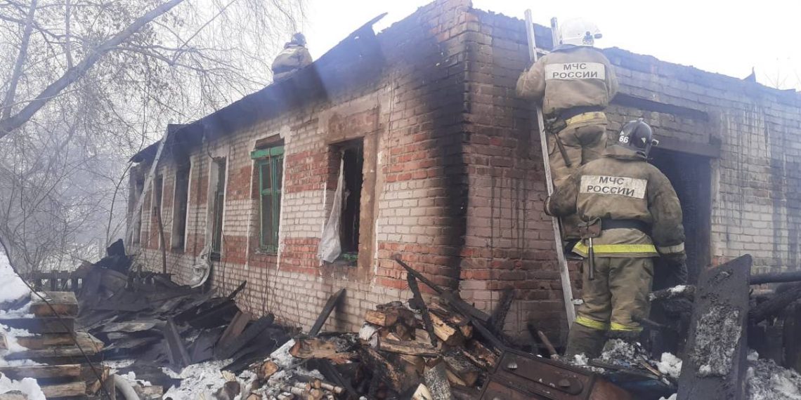 Двое маленьких детей погибли в пожаре под Новосибирском