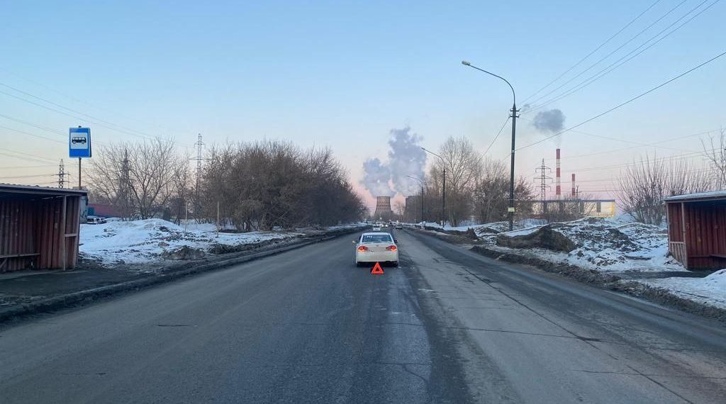 В Новосибирске на улице Выборной автомобиль сбил 15-летнюю девочку