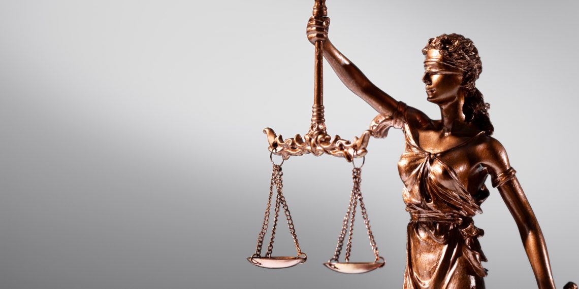 Новосибирский адвокат получил условный срок за присвоение взятки клиента