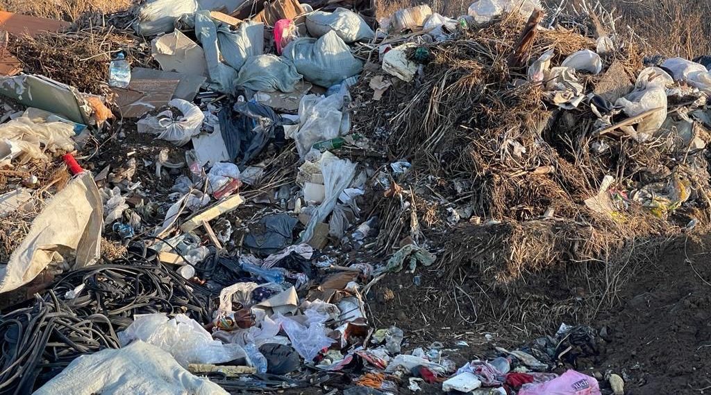 Угрожавшую безопасности полетов свалку разобрали возле аэропорта Толмачево