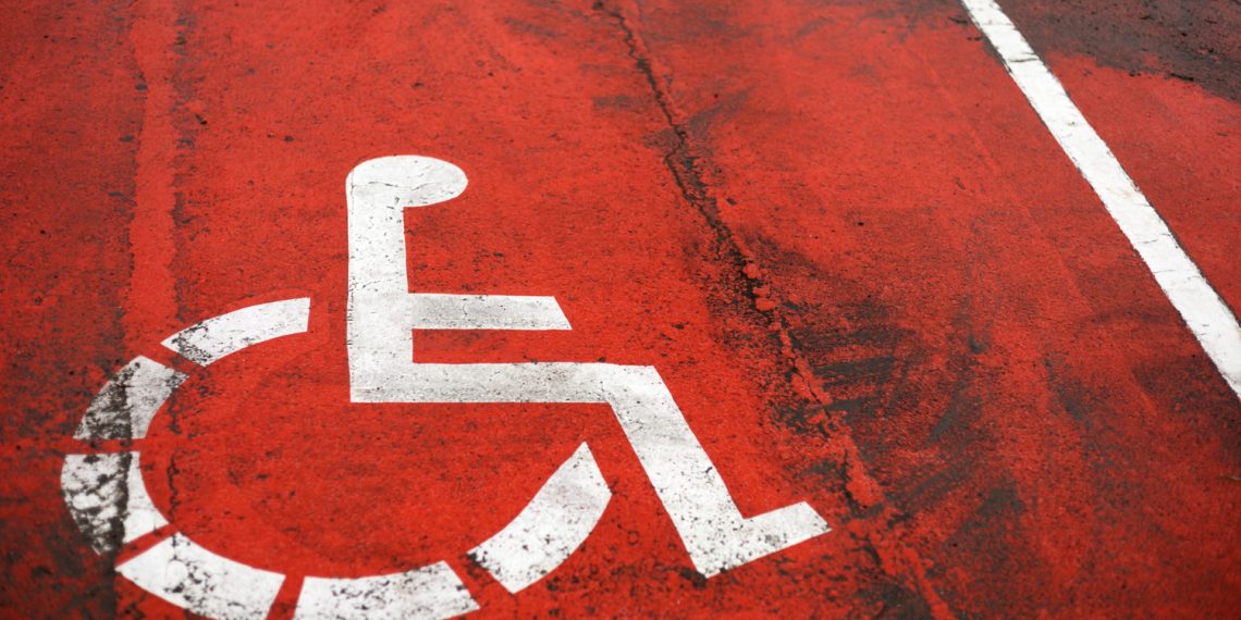 Миллион штрафами отдали новосибирцы за парковку на местах для инвалидов