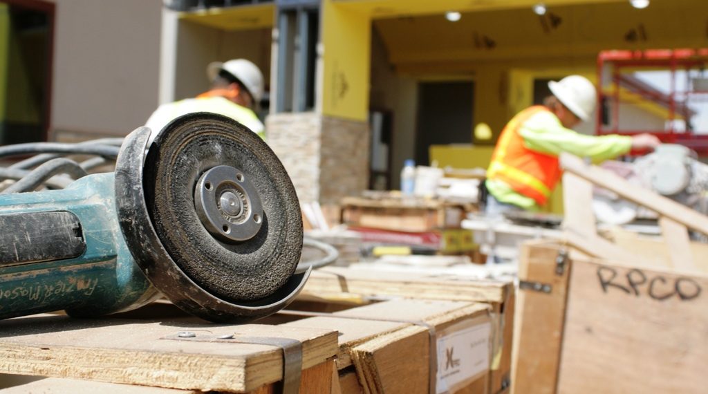 В Новосибирской области бригадир ответит за смерть рабочего во время погрузки плит