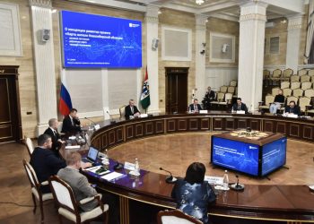 Губернатор обозначил задачи по развитию электронной карты жителя Новосибирской области