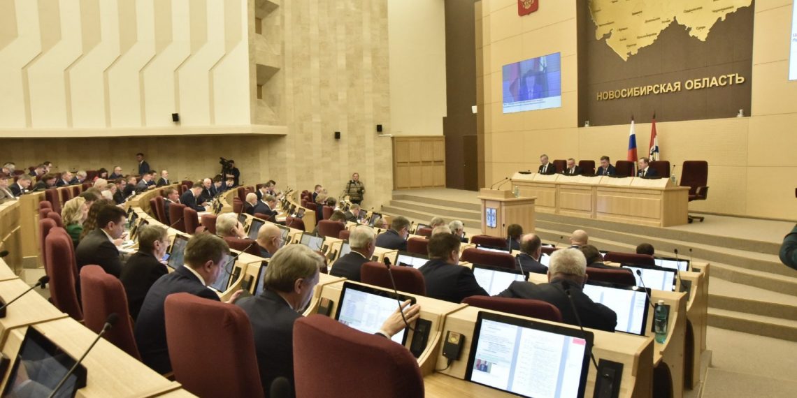 Депутаты заксобрания Новосибирской области незаметно отчитались о доходах