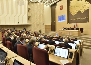 Депутаты заксобрания Новосибирской области незаметно отчитались о доходах