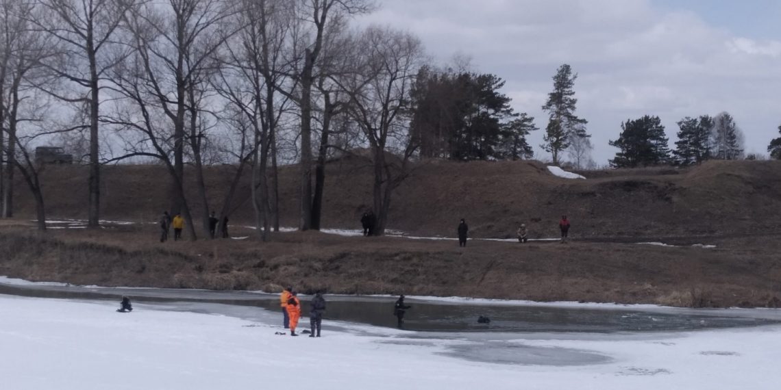 «Нашли возле реки велосипед и следы»: водолазы ищут пропавшего второклассника под Новосибирском