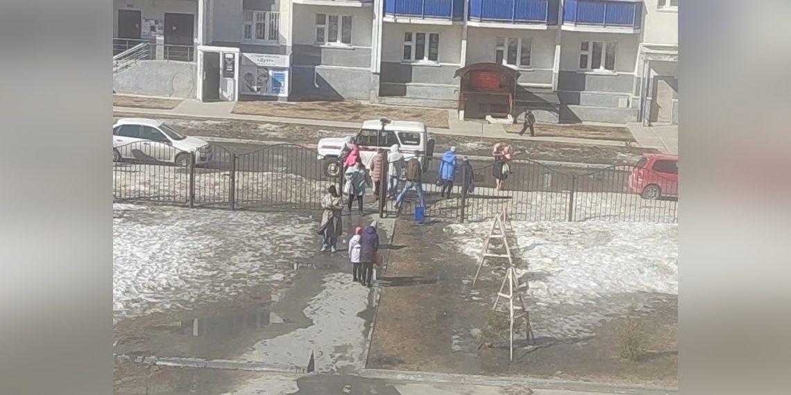 Застукали с сигаретой: пятиклассник-вейпер устроил разборки с учителем в Новосибирске