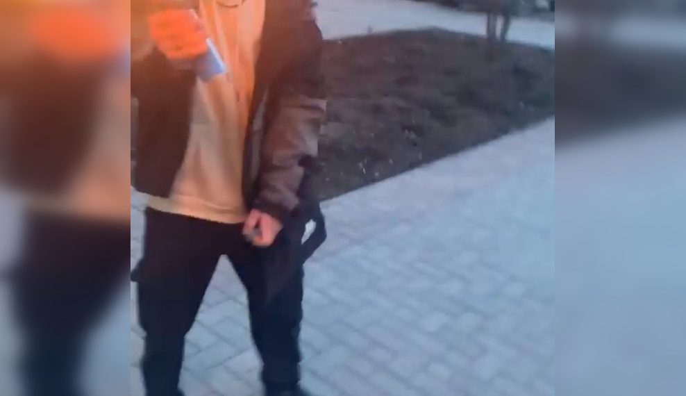 В Краснообске подростки попытались поджечь женщину с помощью дезодоранта и зажигалки