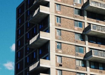 Власти намерены создать единую систему выдачи квартир сиротам