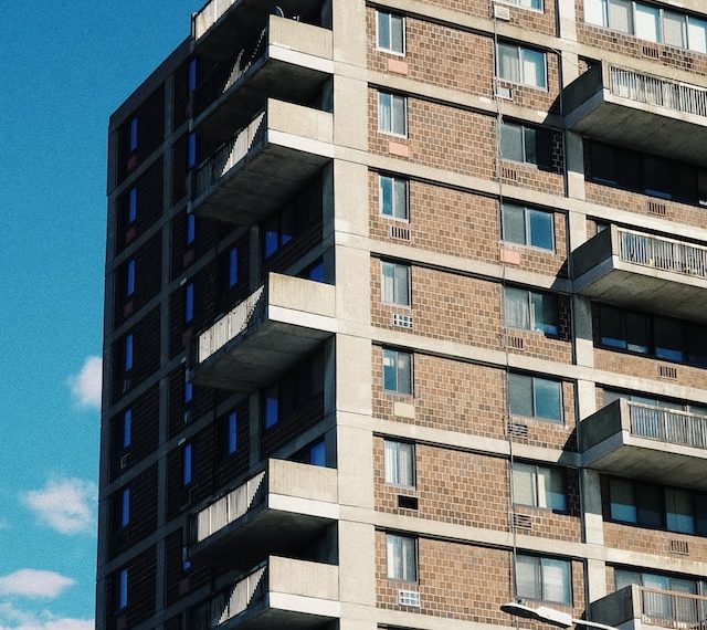 Власти намерены создать единую систему выдачи квартир сиротам