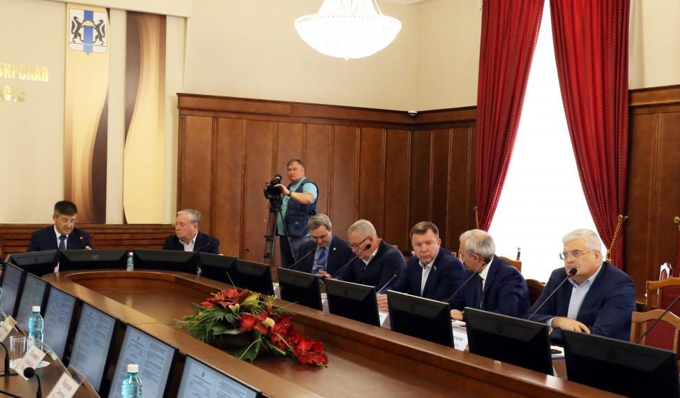 Депутаты обсудили проблемы жилищного строительства в Новосибирской области