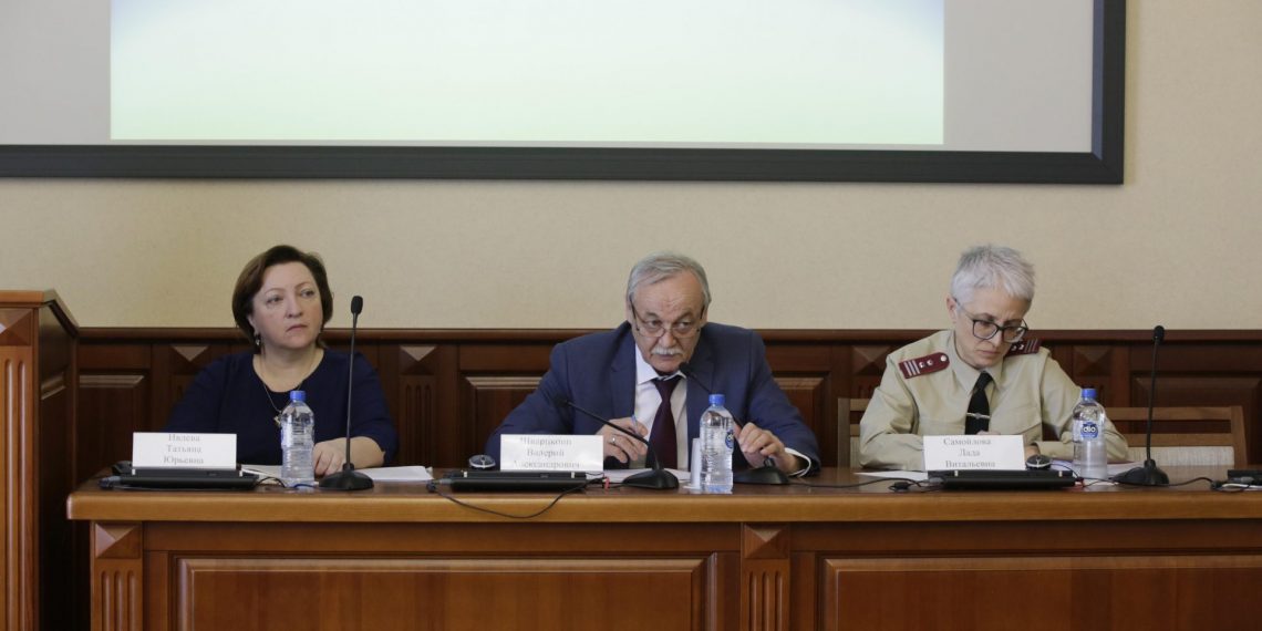 Профилактику клещевого энцефалита обсудили в мэрии Новосибирска