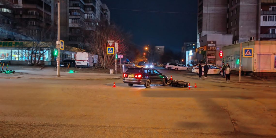 В Новосибирске мотоциклист попал в больницу после столкновения с автомобилем