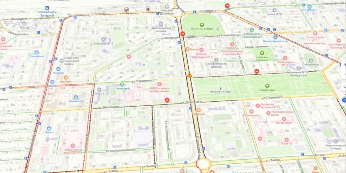 В километровые пробки встали новосибирцы на подъезде к площади Труда