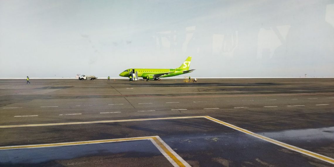 Самолет до Москвы экстренно приземлился в Новосибирске