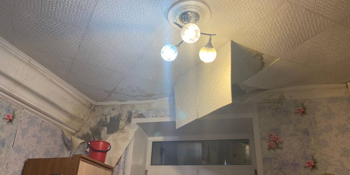 Двухэтажку на Калинина с обвалившимся потолком расселят в Новосибирске