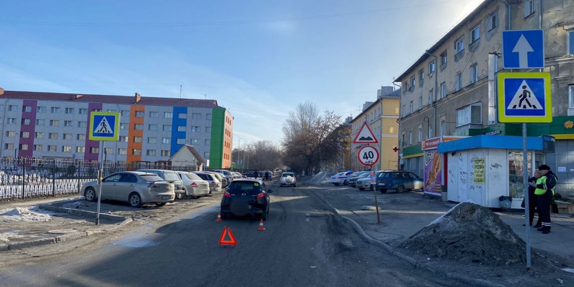 В Новосибирске 17-летняя девушка попала под колёса автомобиля на пешеходном переходе