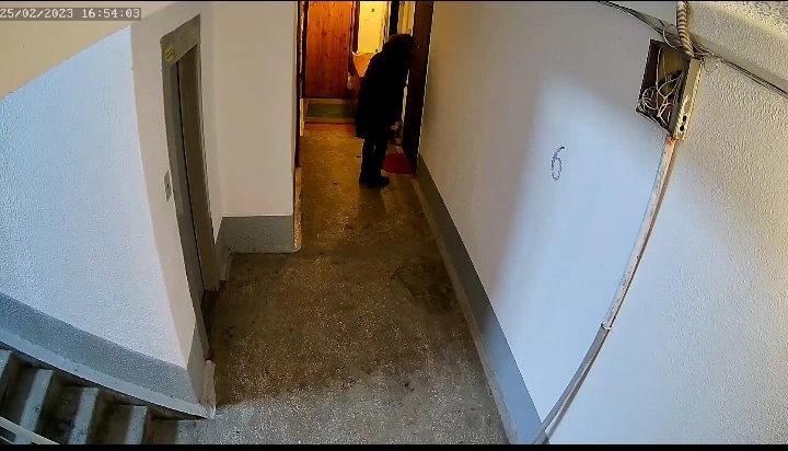 Сосед-барабанщик терроризирует жителей дома в Новосибирске