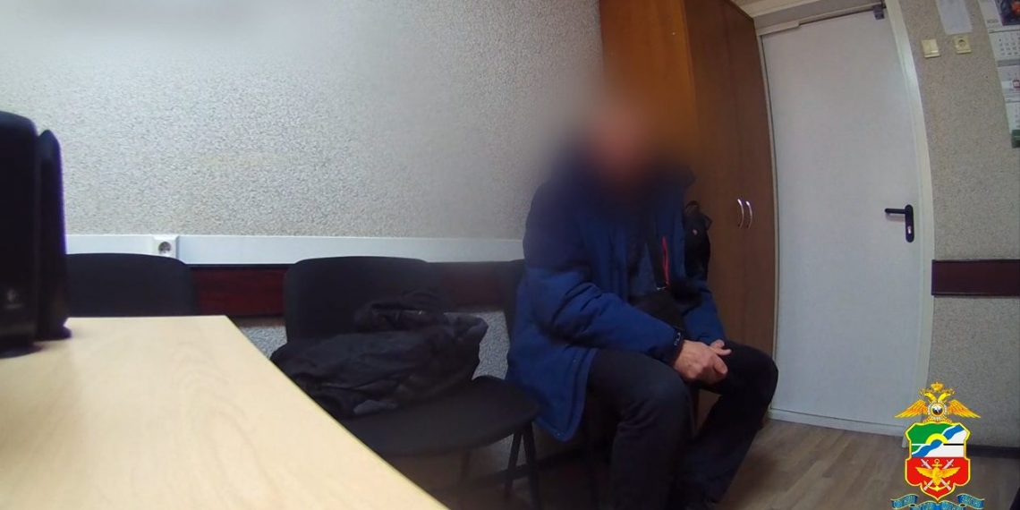 В Толмачёво задержали укравшего у пассажира 150 тысяч рублей рецидивиста из Челябинска