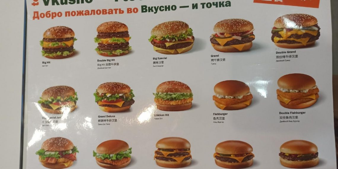 «Считаю это изменой Родине»: сибирячка закатила скандал из-за меню на китайском языке во «Вкусно — и точка»