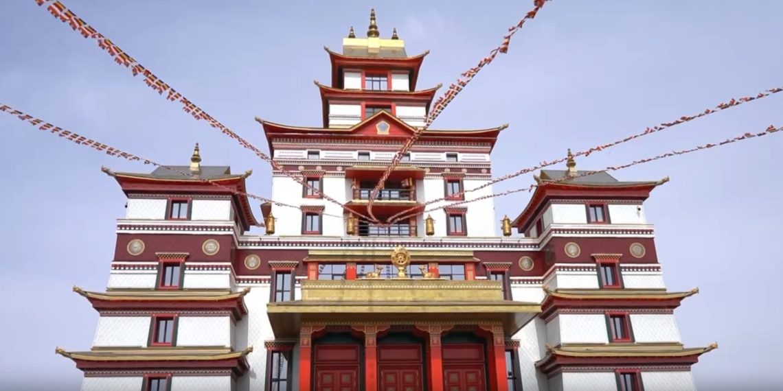 Крупнейший буддийский монастырь страны открылся в сибирском регионе