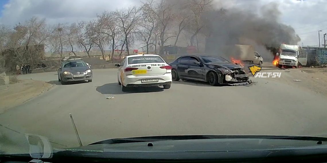 ГАЗель взорвалась на улице Большой в Новосибирске
