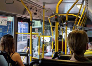 Кондукторов в Новосибирске через суд обязали принимать к оплате карты