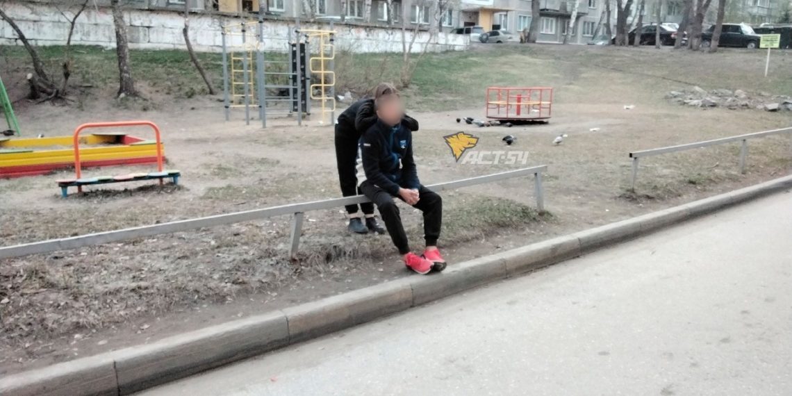 Пьяный подросток разбил два припаркованных автомобиля на родительской машине