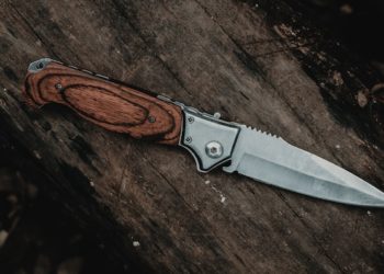 В Новосибирске мужчина получил ножевое ранение после массовых разборок в «Бугринской роще»