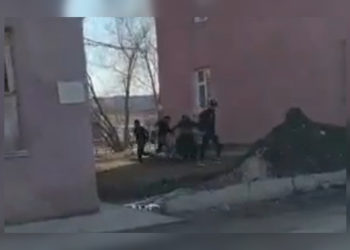 Следствие разыскивает избитого толпой мигрантов жителя Новосибирска