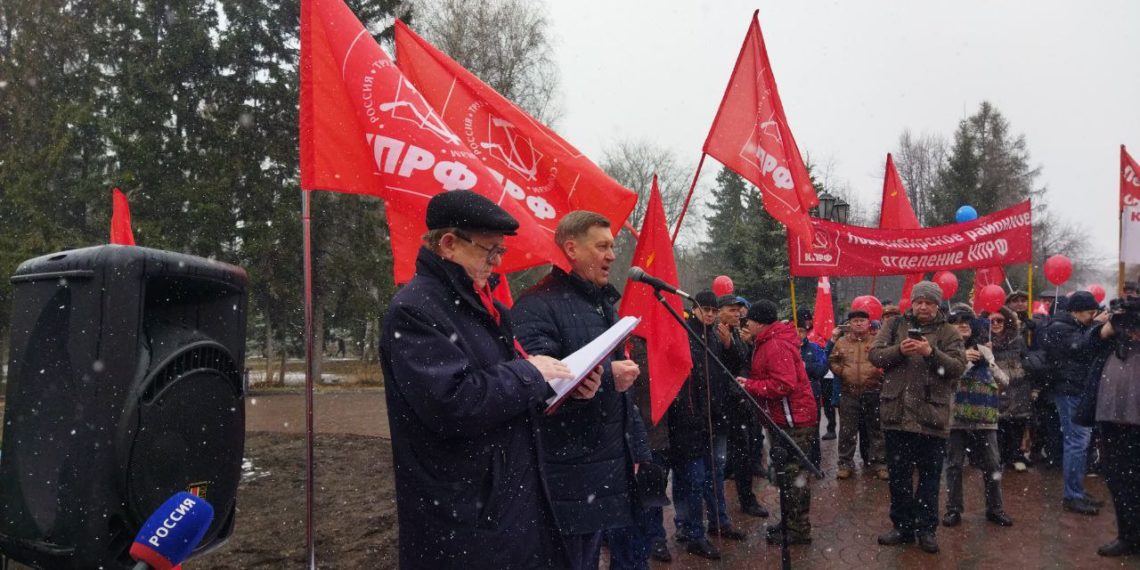 Вопреки: в Новосибирске прошло Первомайское шествие КПРФ