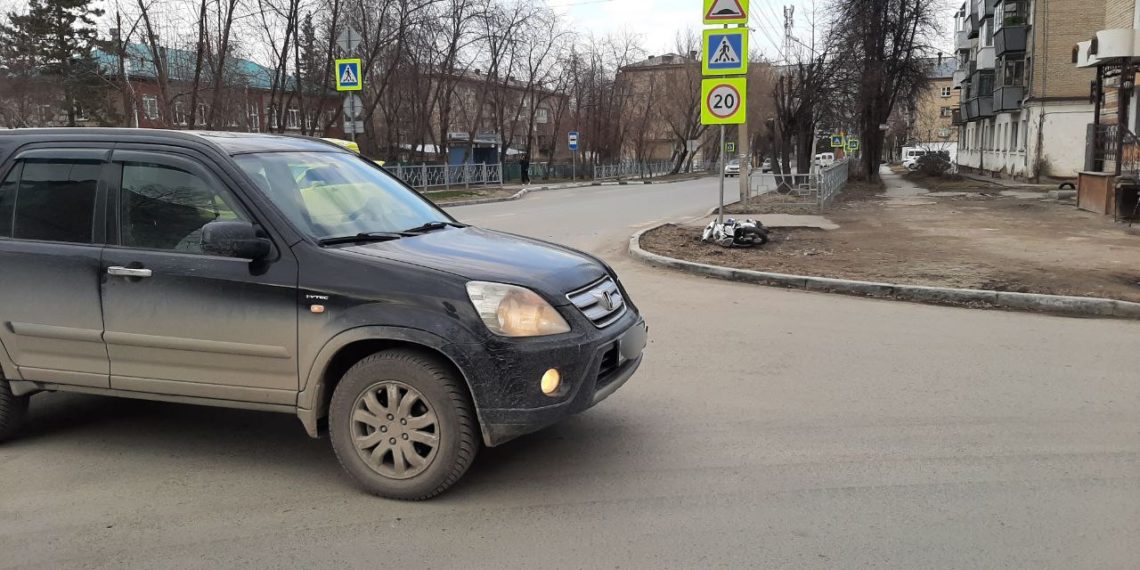 Школьница на скутере попала в больницу после ДТП в Бердске