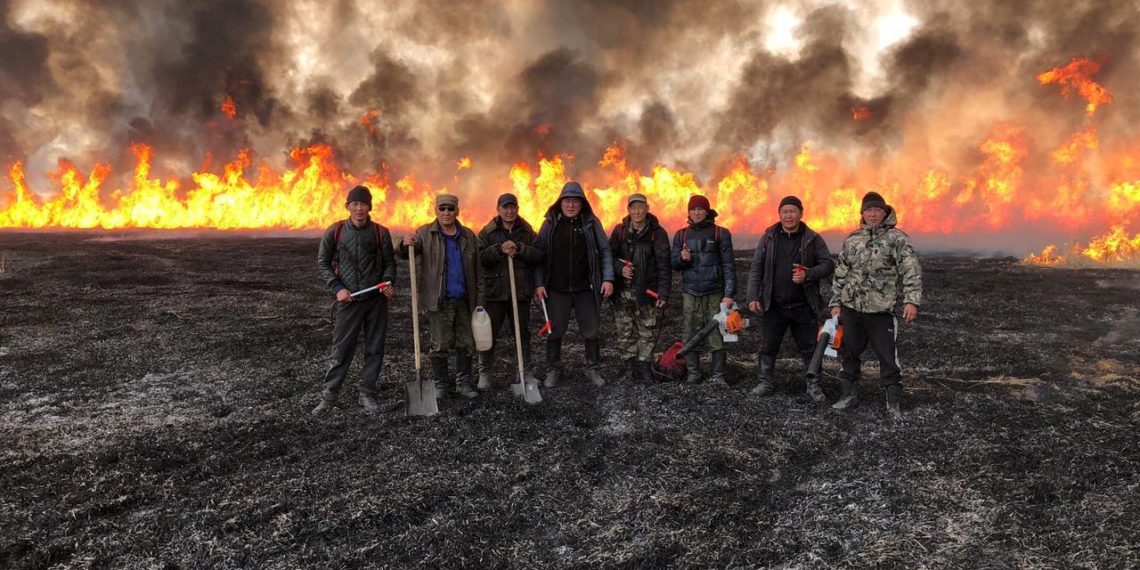 Степной пожар разгорелся в 6 районах Тувы