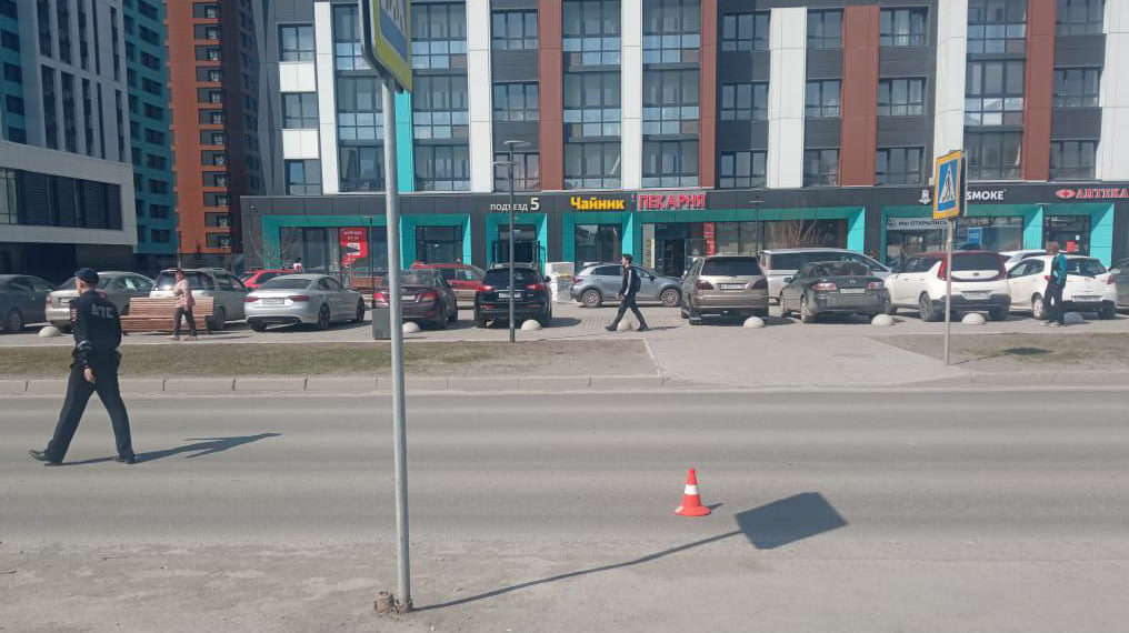В Новосибирске автомобиль сбил 11-летнего школьника на пешеходном переходе