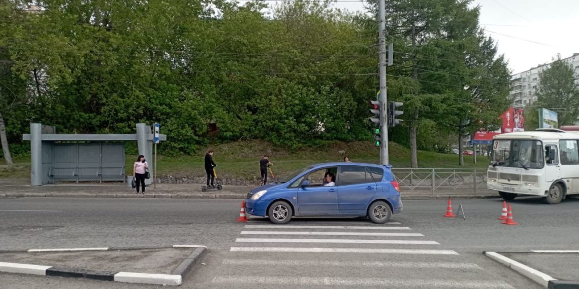 В Новосибирске 7-летняя девочка попала под колеса автомобиля на пешеходном переходе