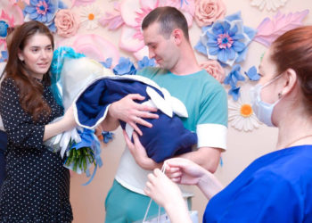 С энергией по жизни: майские новорожденные получили подарки от энергетиков АО «РЭС» в честь 90-летия электросетей Новосибирской области