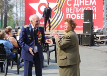 «Сад памяти», творческие выступления, мастер-классы: как в «Обских зорях» отметили День Победы