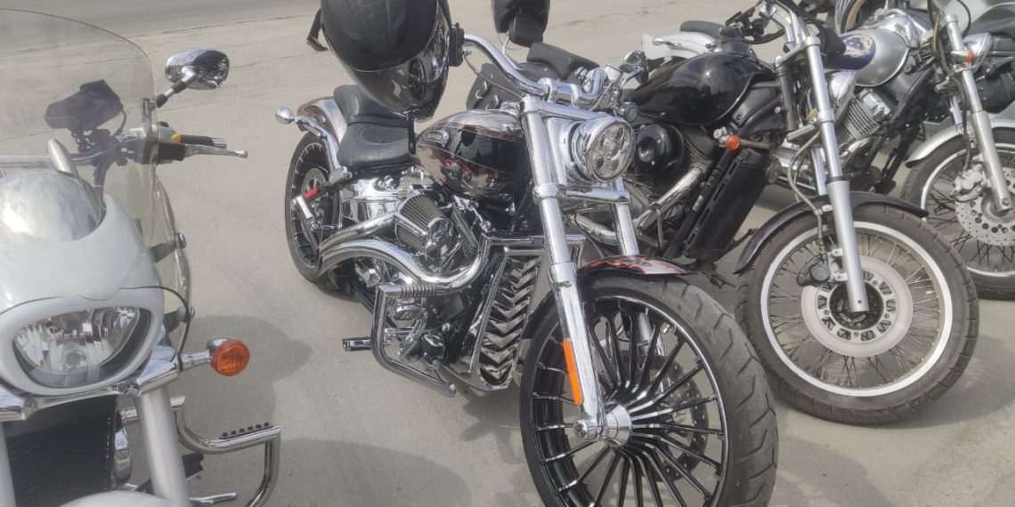 Байкеры на «железных конях» открывают мотосезон в Новосибирске