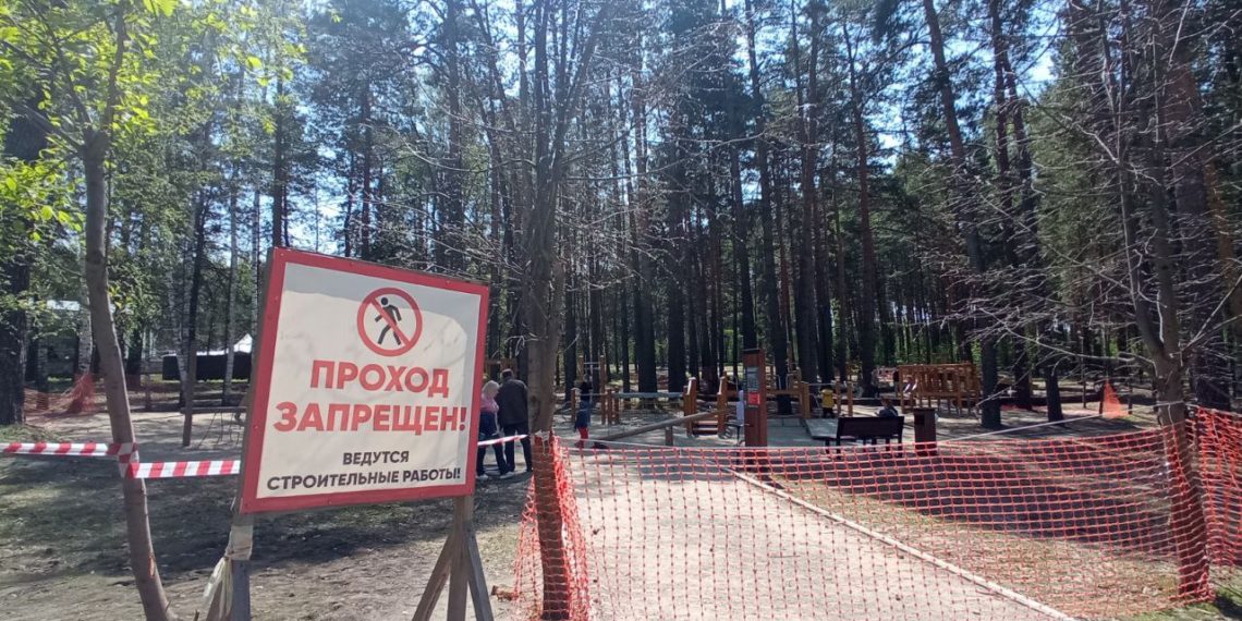 Игровые площадки в Заельцовском парке ремонтируют еще с прошлого года