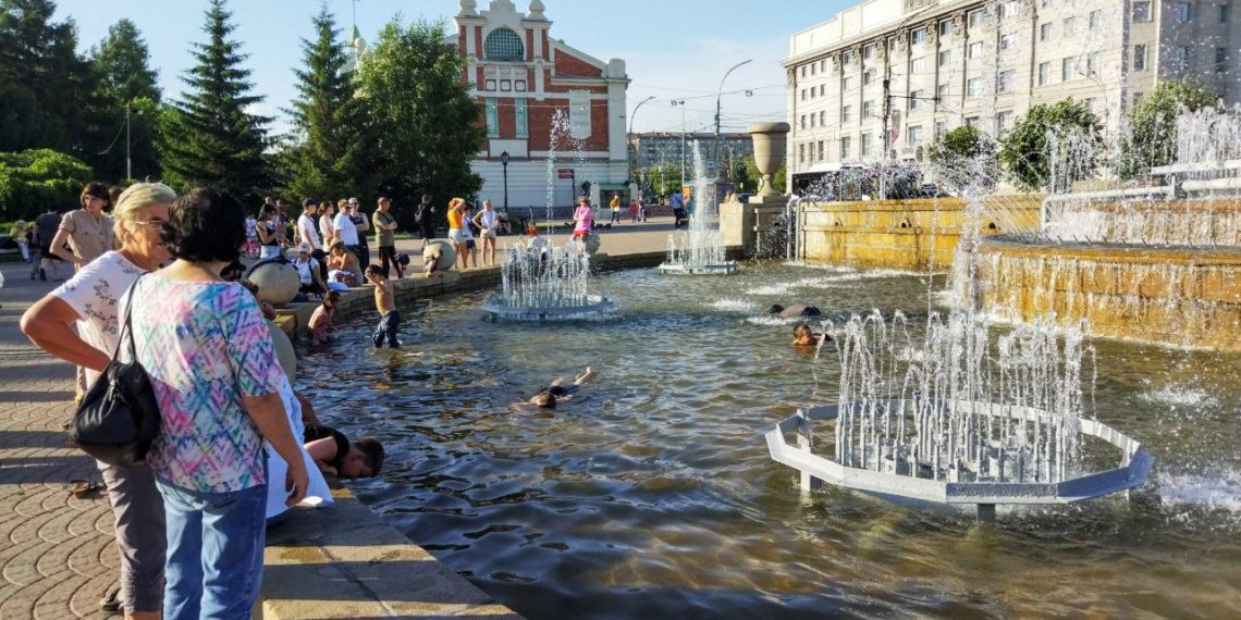 В Новосибирске из-за аномальной жары изменят график работы фонтанов