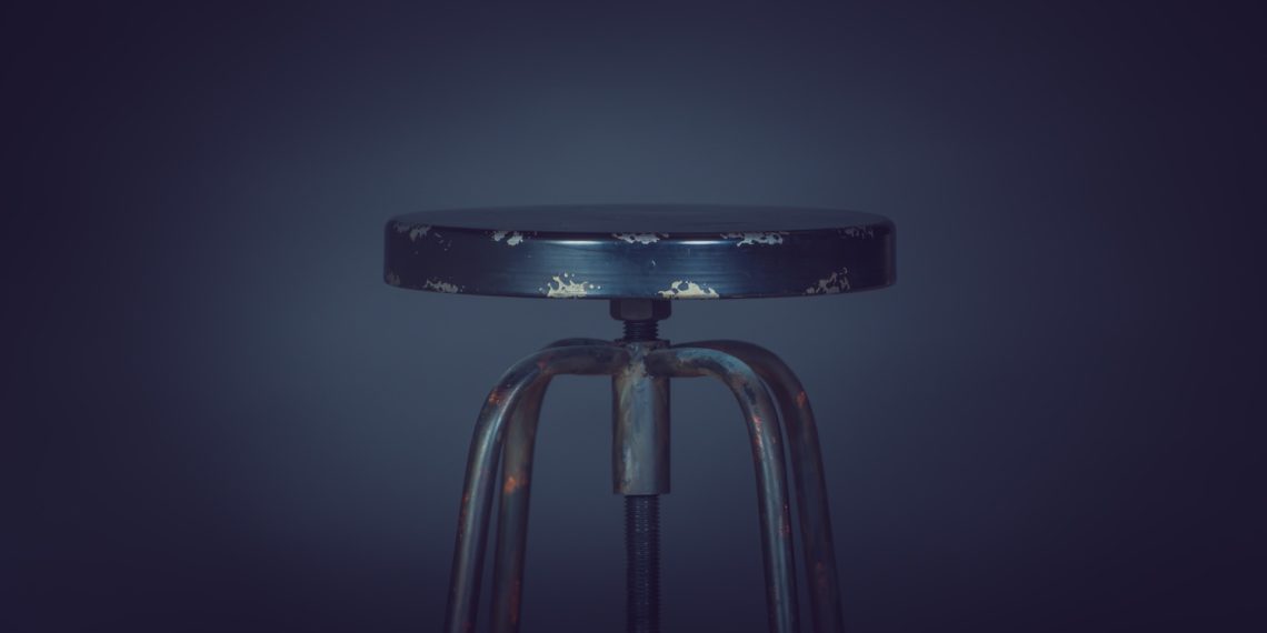 Выпивший зять табуретом разбил череп тестю из-за ссоры