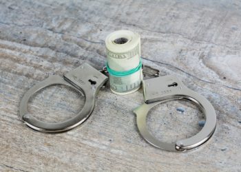 Прокуратура Новосибирска предложила направить штрафы взяточников на покупку жилья сиротам