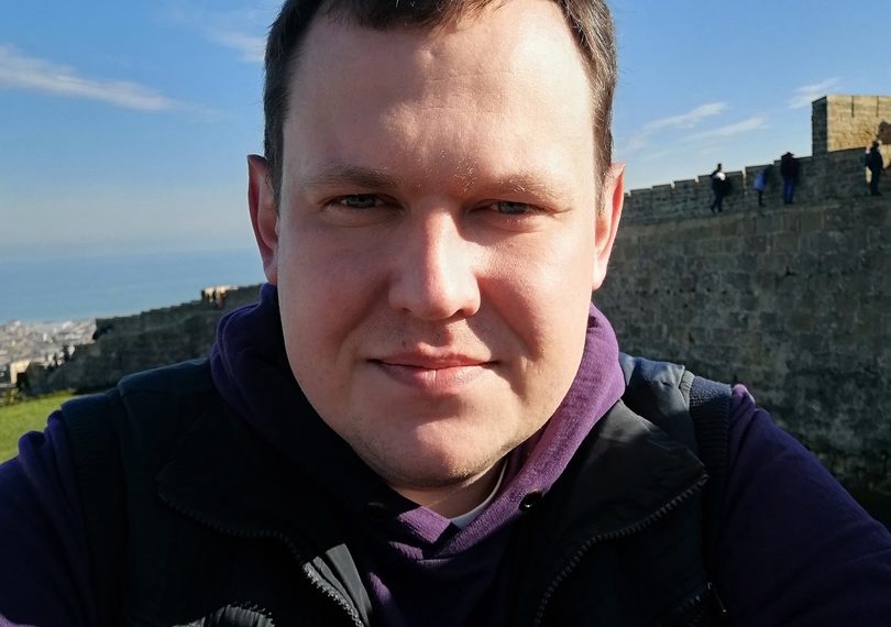 Признанный иноагентом Сергей Чернышов покинул «Новоколледж» и «Новошколу»