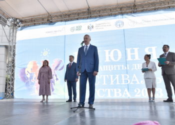 Губернатор Андрей Травников поздравил новосибирцев с Международным днём защиты детей