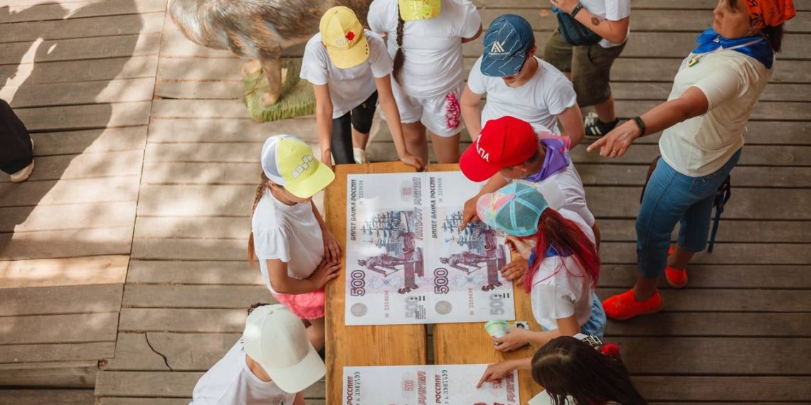 Сбер поздравил сибиряков с Днем защиты детей