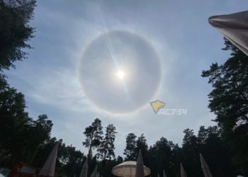 Новосибирцы запечатлели редкое для лета небесное явление