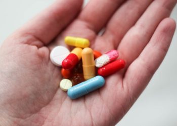 Мишустин: в РФ продлят упрощенный ввоз лекарств без аналогов