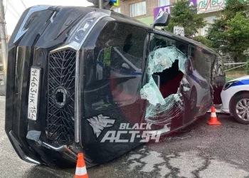 В Новосибирске водитель Land Cruiser перевернулся, когда пытался уйти от погони