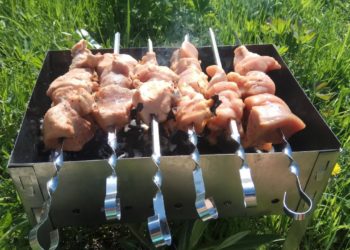 Под Новосибирском подросток разжигал мангал и случайно поджег себя