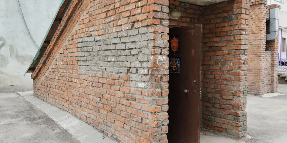 Баннер ЧВК «Вагнер» сняли со здания в Новосибирске, где проходила встреча с Евгением Пригожиным